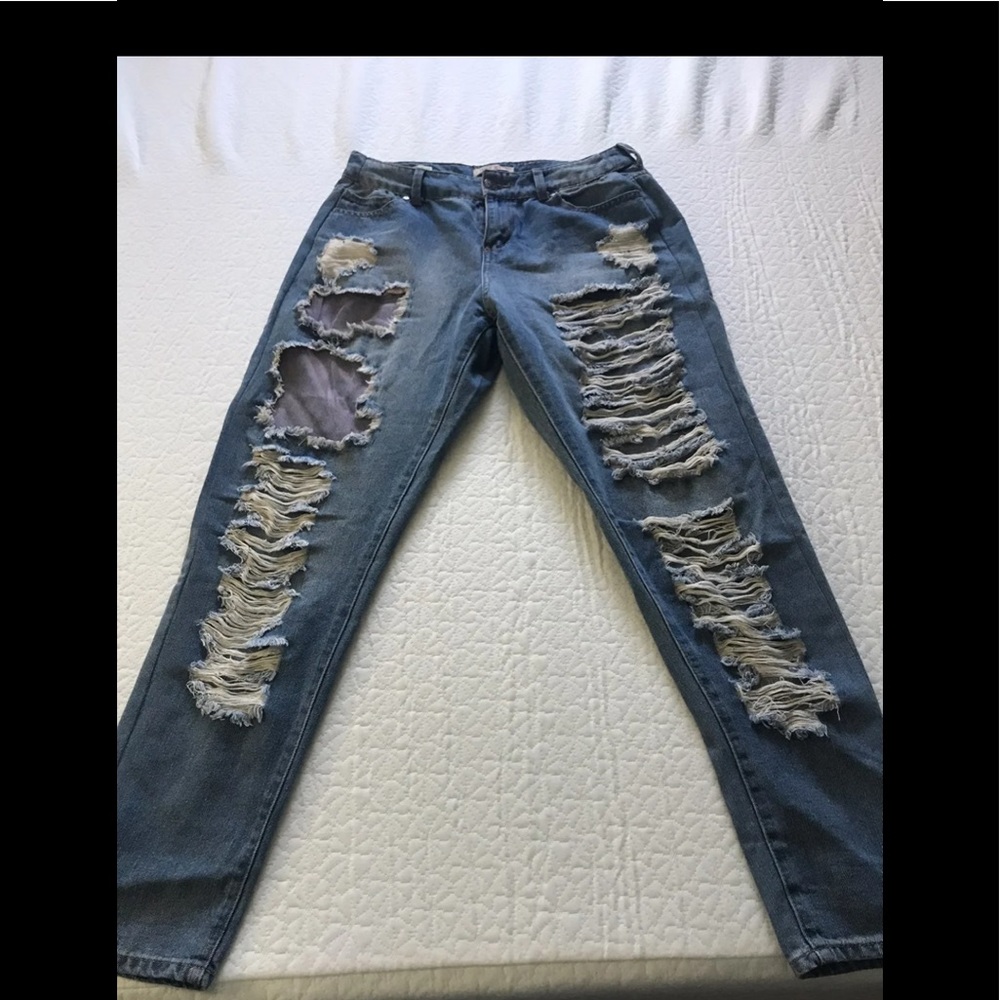 Women’s distressed jeans